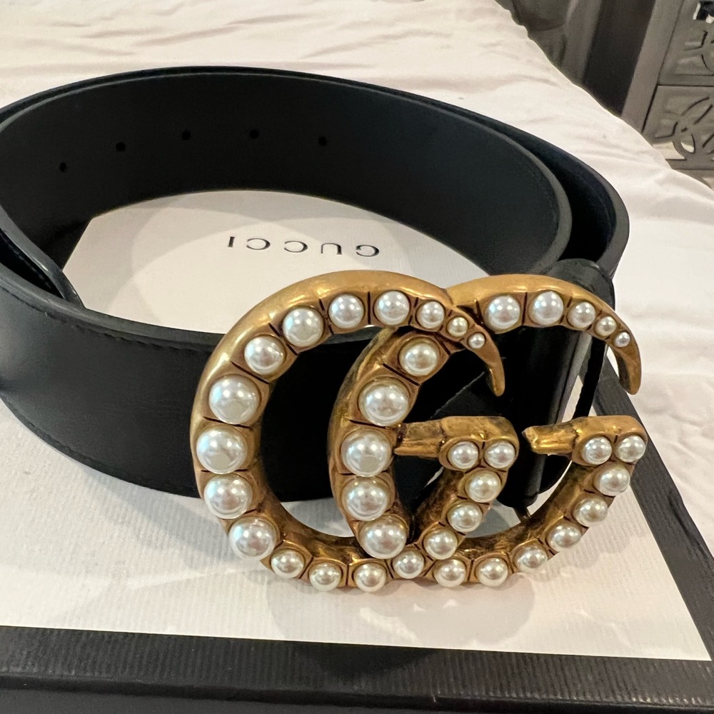Gucci Leather belt with pearl Double